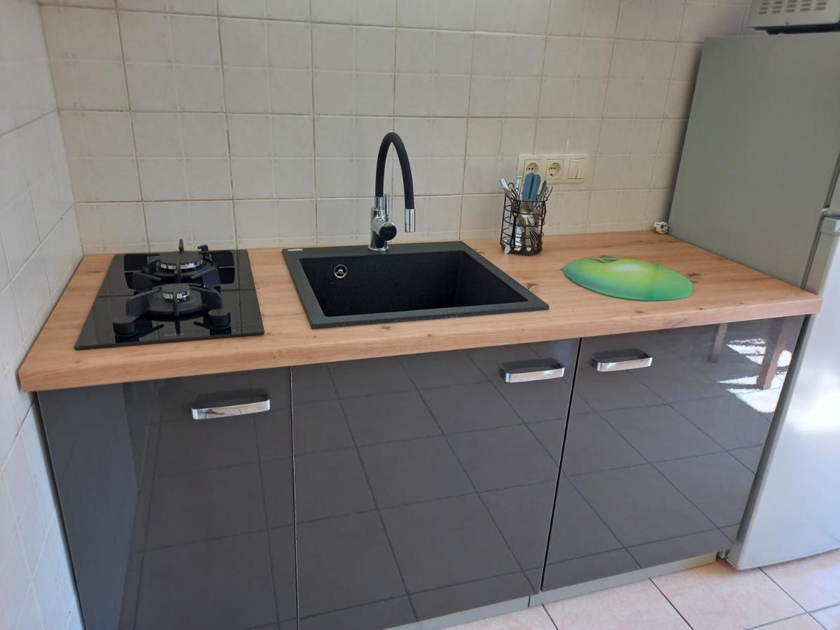 Apartmani Iris I Ana Crikvenica Exterior foto