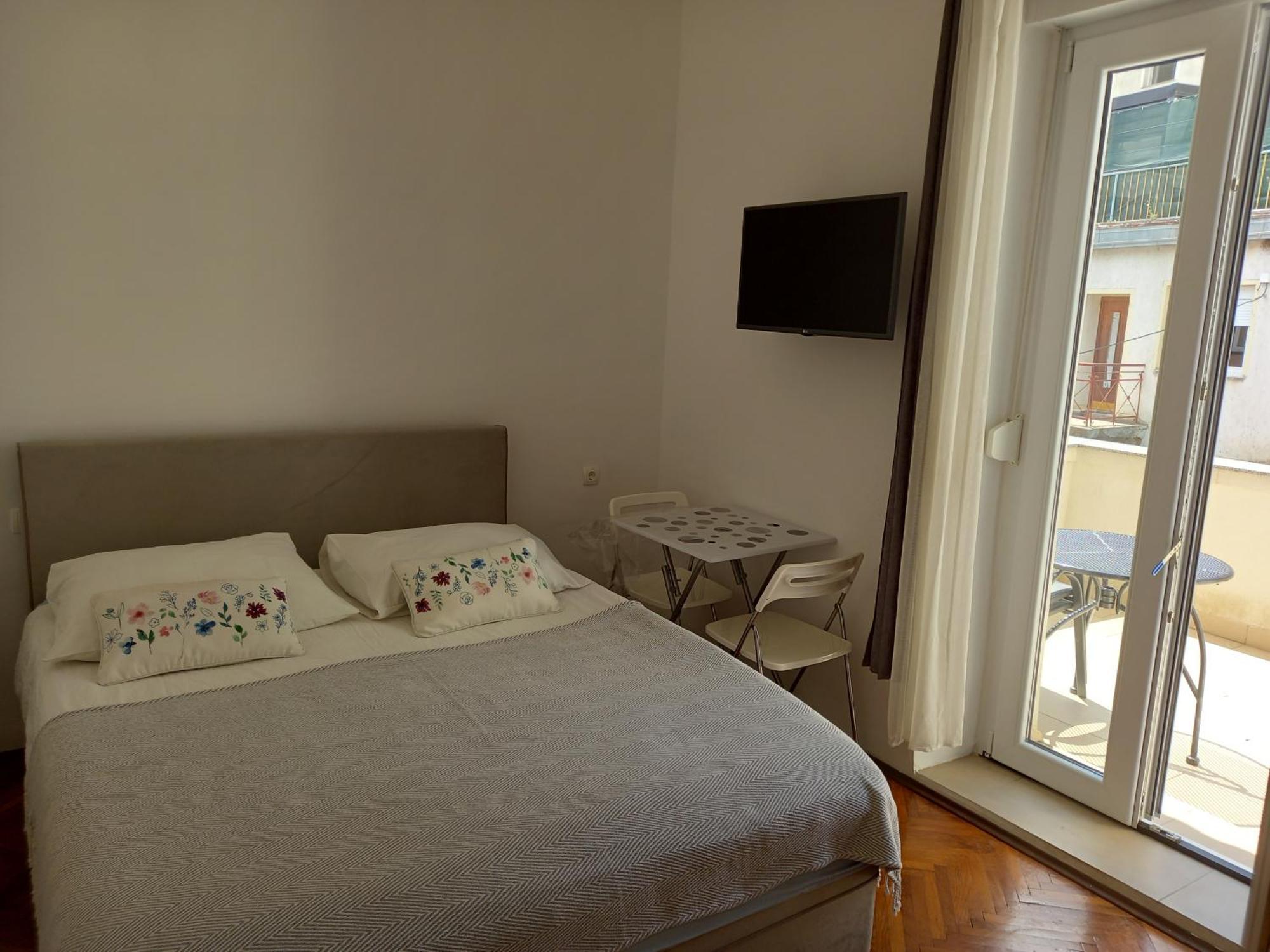 Apartmani Iris I Ana Crikvenica Exterior foto