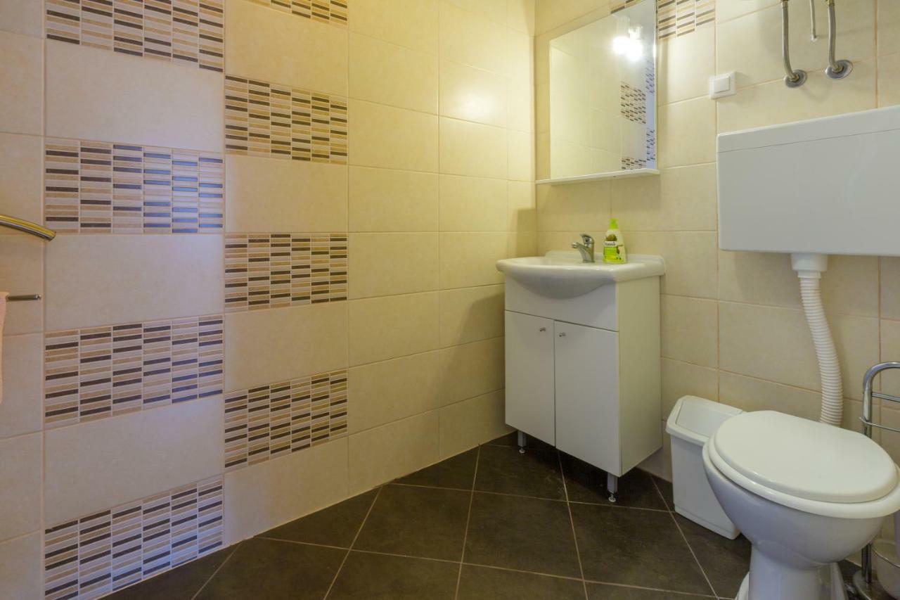 Apartmani Iris I Ana Crikvenica Exterior foto